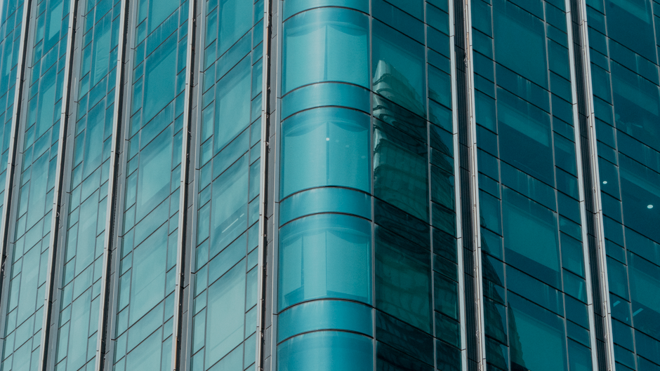 Best Window Tint for Commercial Buildings: Heat & Security
